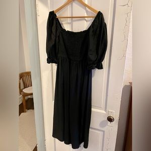 GAP dress with puffy sleeves, ruched top and slit, size MEDIUM